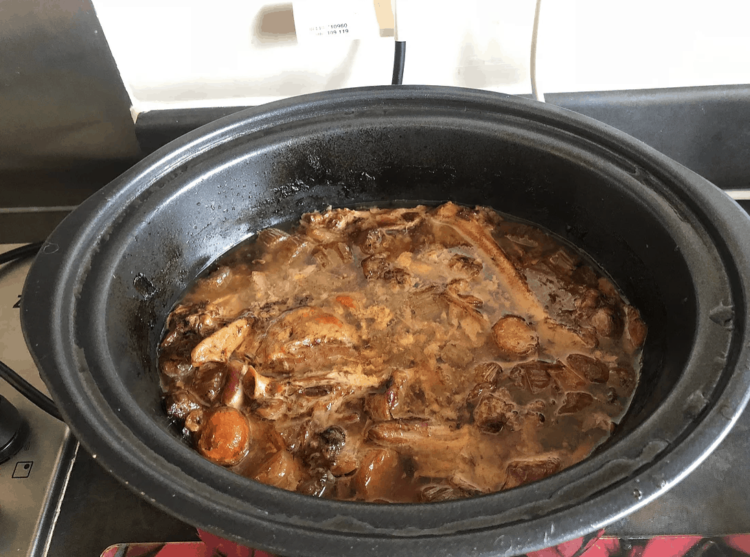 Bone broth for dogs, a sure fire way to make dinner delicious!